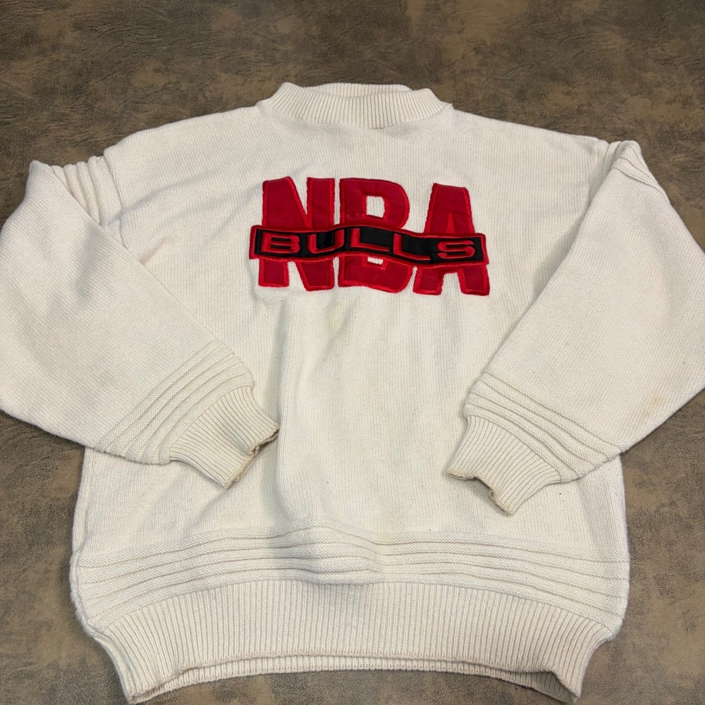 Nutmeg NBA Chicago Bulls Sweater Mens Medium Cream Vintage Knit Embroidered